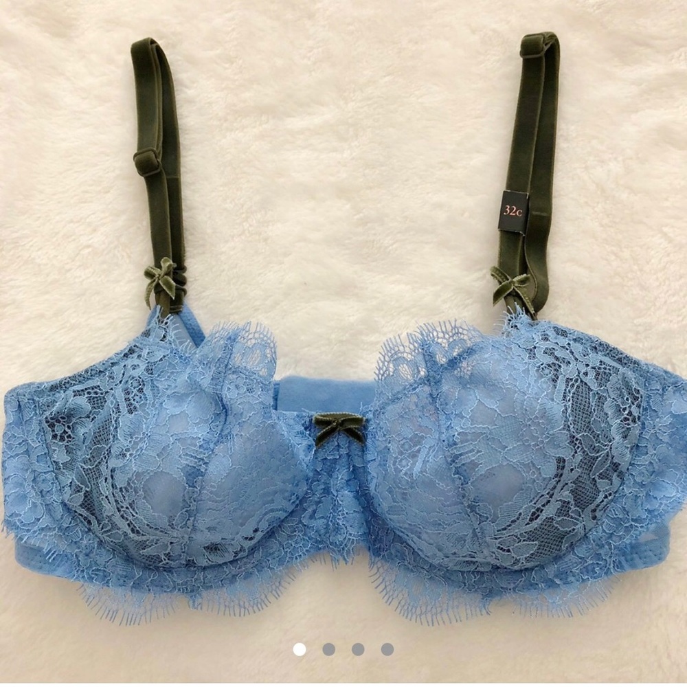 Brand New Victoria’s Secret Lace/ Velvet Bra 32C